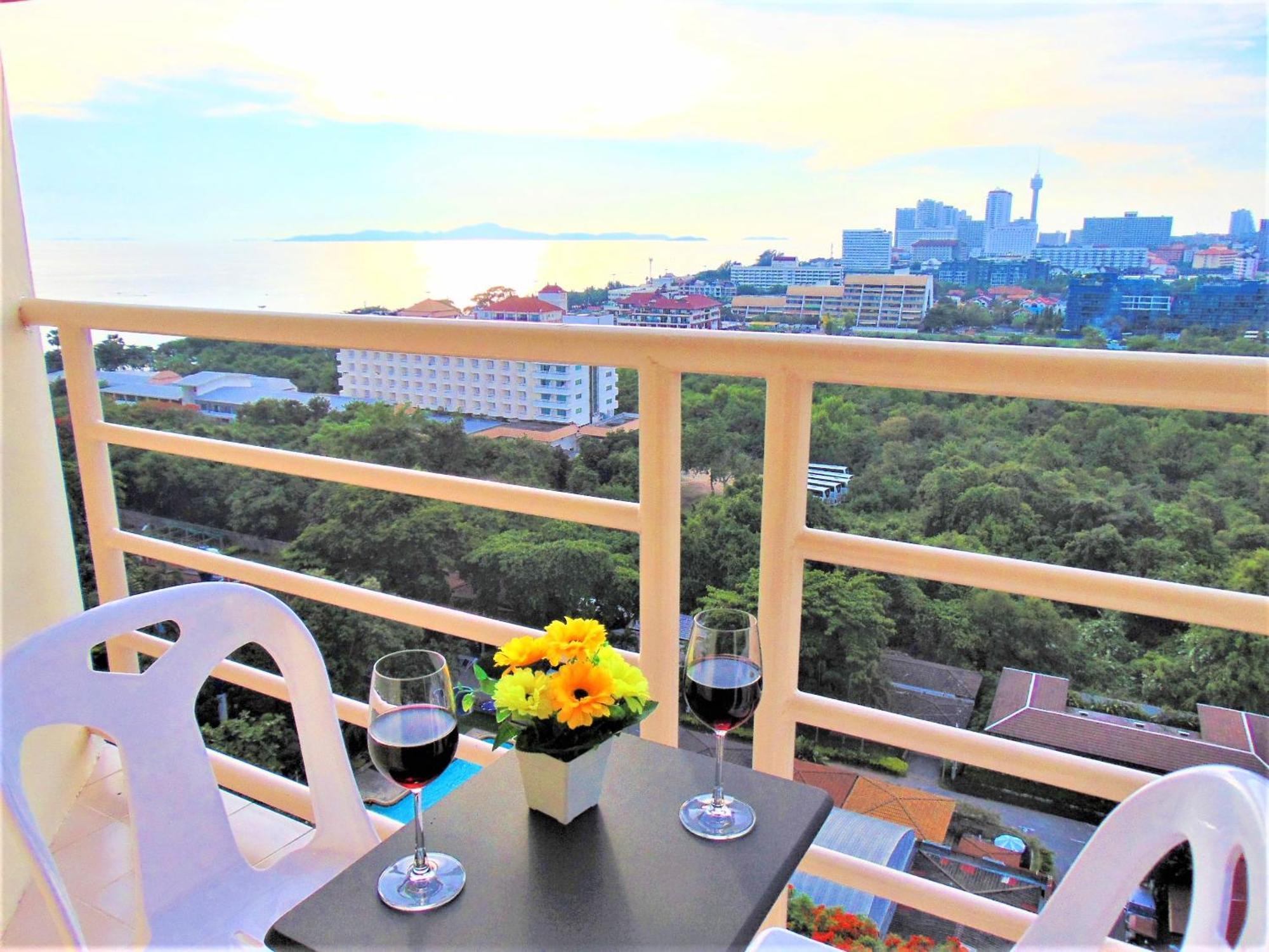 Sea View Beachfront Condos Pattaya Jomtien Beach Extérieur photo